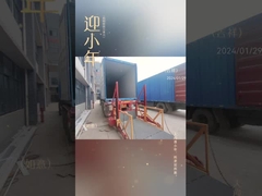 Beschäftigtes Lieferladen vor dem Urlaub