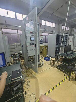 Industrieller AC/DC-Gleichrichter mit Eingangsisoliertransformator